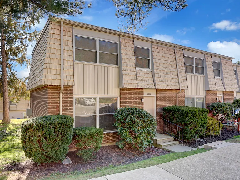 Woodland Park Apartments — Photo 4
