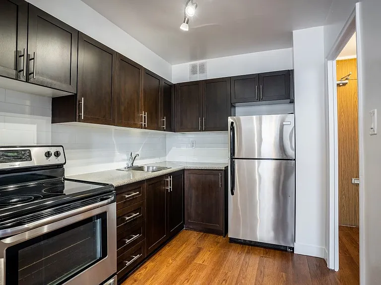 111 Davisville Ave — Photo 13