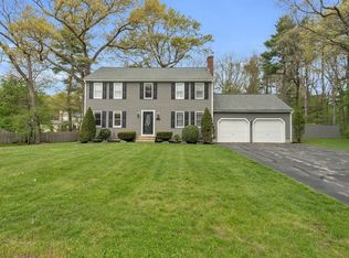 8 Hawthorne Dr, Walpole, MA 02081