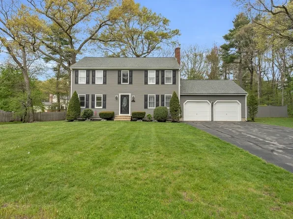 8 Hawthorne Dr, Walpole, MA 02081
