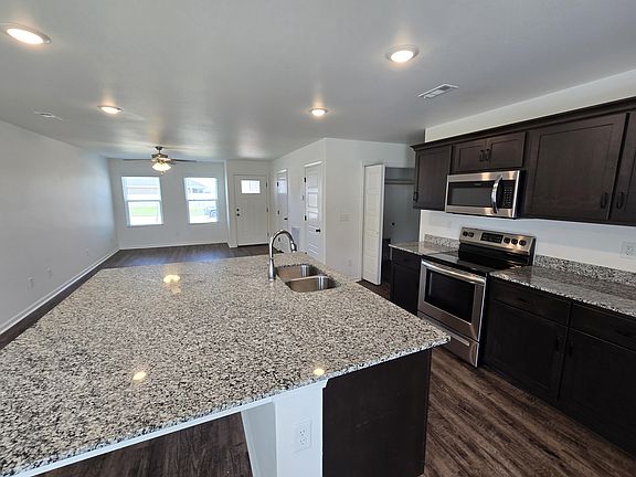 4th image of 1106 Pawpaw Place