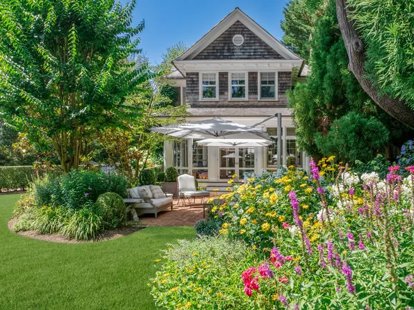 50 Elm St, Southampton, NY 11968