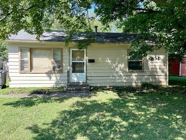 1st image of 2111 S Walnut Ln
