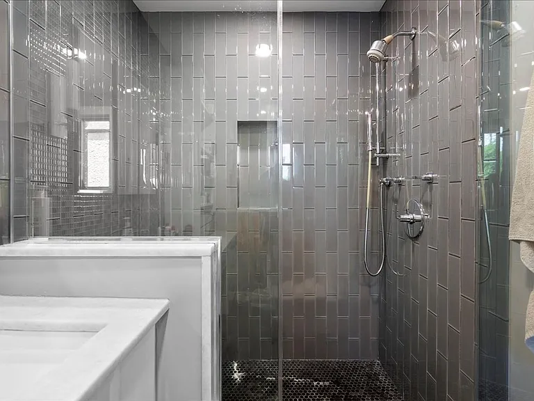55 Graham Rd — Photo 32