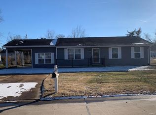 380 Chrysler Dr, Fenton, MO 63026