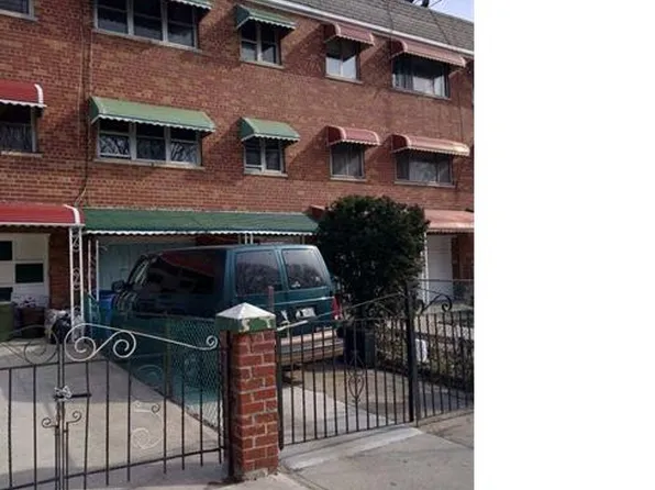 1274 Metcalf Ave, Bronx, NY 10472