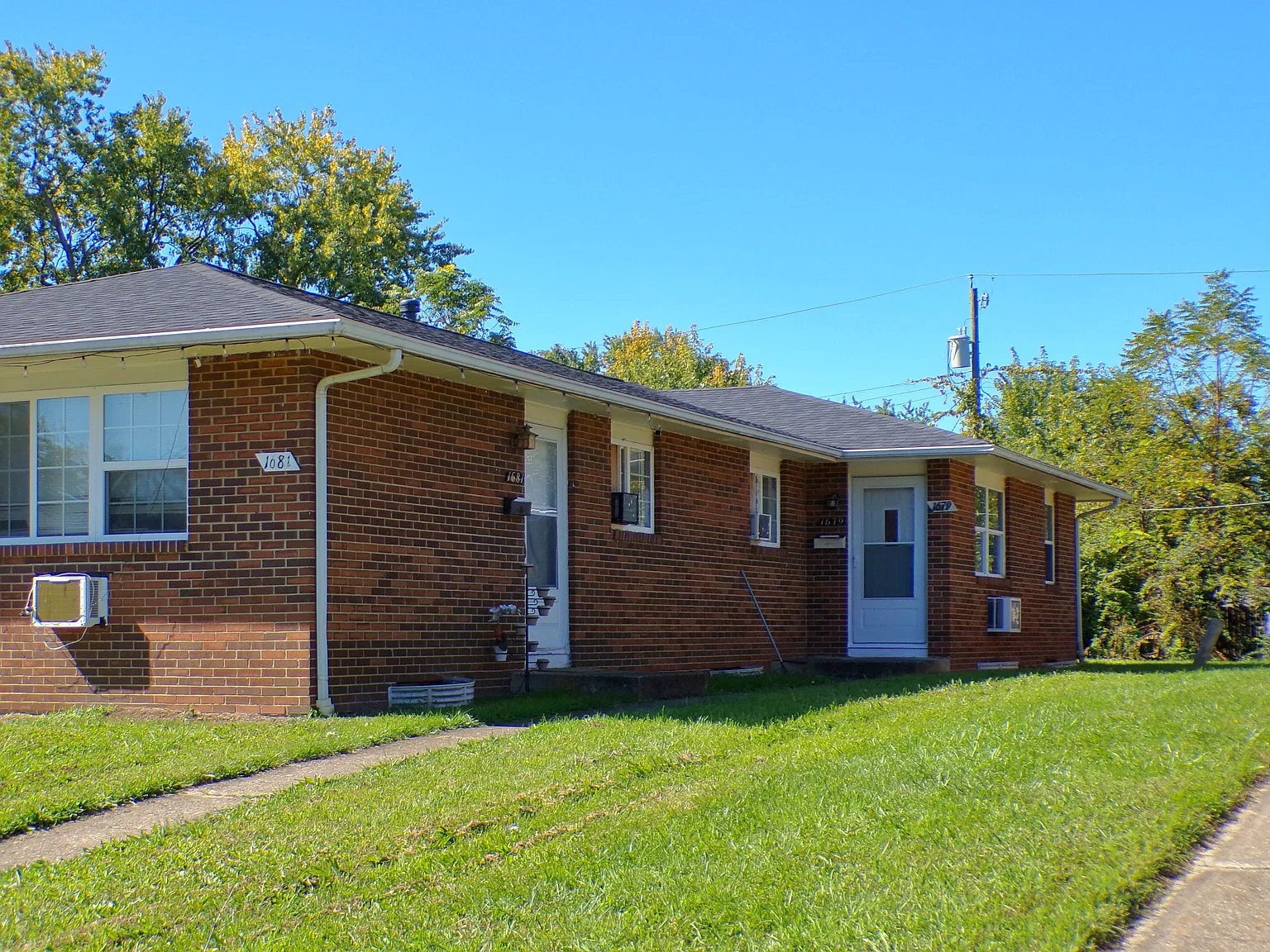 1679 Carstare Dr — Photo 2