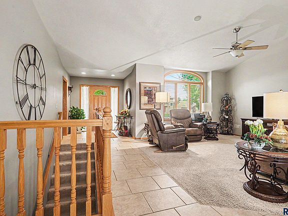 2nd image of 2201 S Stanford Ave