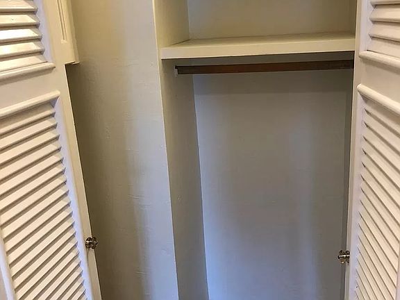 3rd image of 267 Lower Cliff Dr