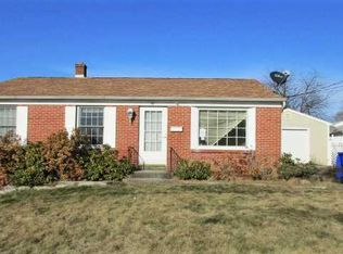 98 Brookhaven Dr, East Providence, RI 02914