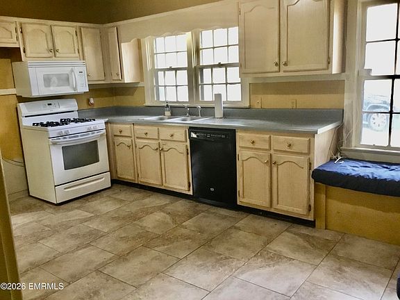 3rd image of 3135 27th St