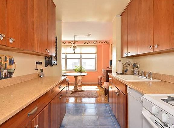 3rd image of 555 Kappock St APT 22B