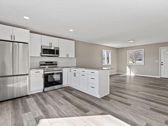 5th image of 102 Redmond Rd