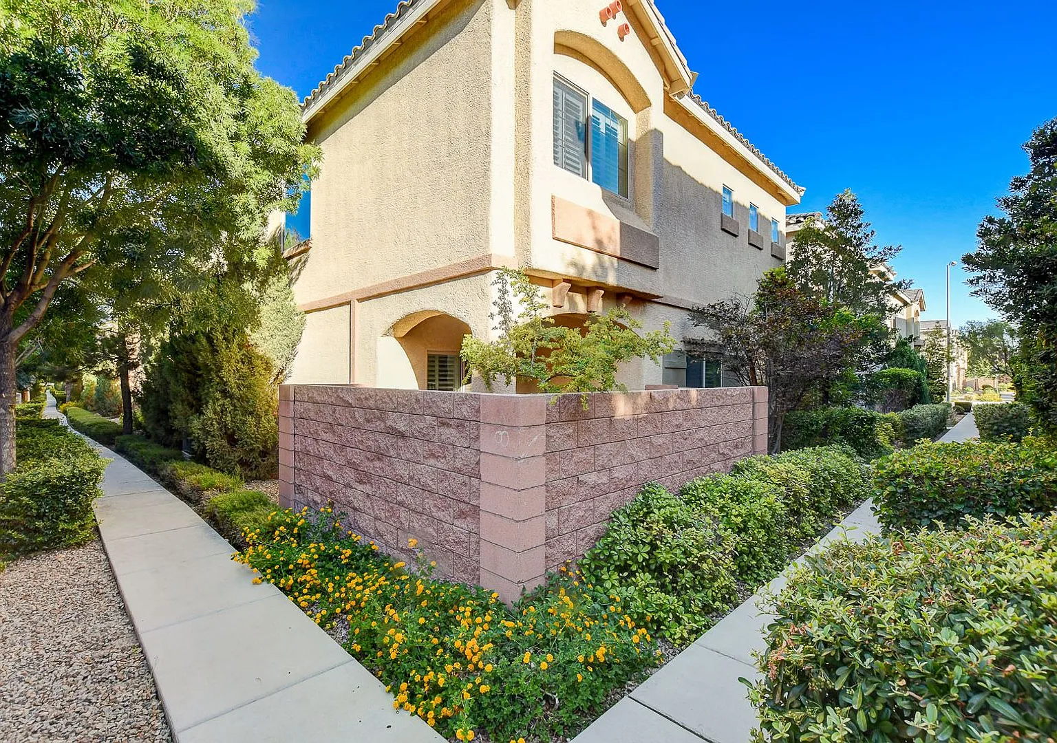 Spacious four bedroom in the Southwest — Photo 2