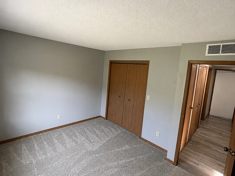 342 W Parkwood St — Photo 3