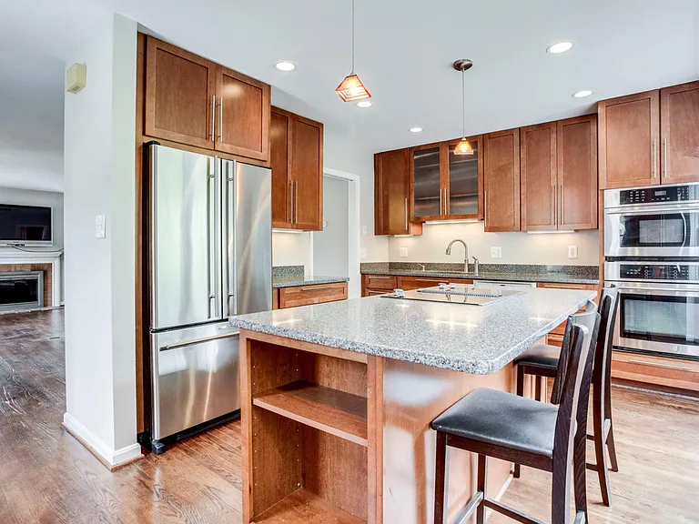 1175 N Vernon St — Photo 3
