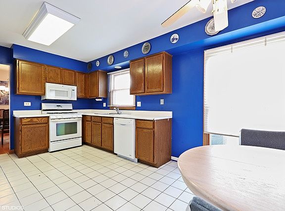 5th image of 25W109 Canary Ct