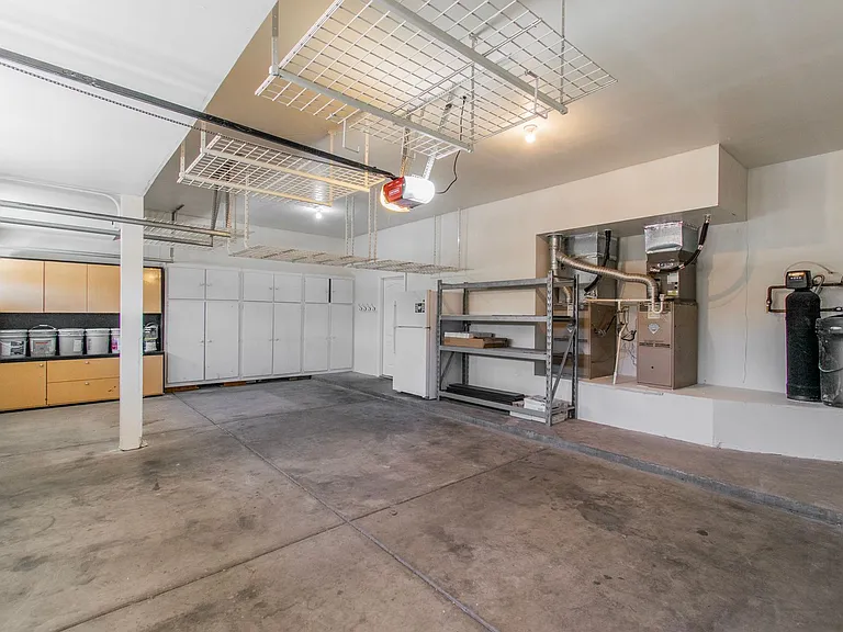 296 Doe Run Cir — Photo 36