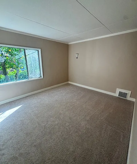 365 Edwards St — Photo 10