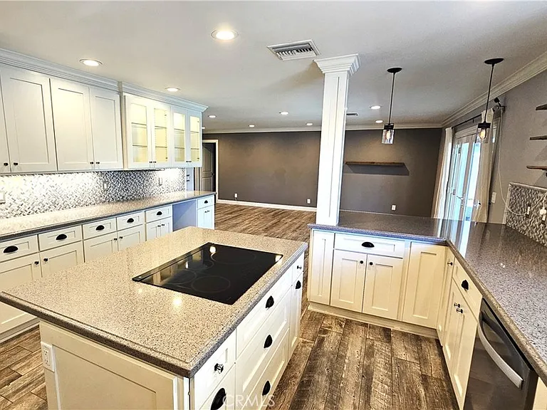 1124 W Woodcrest Ave — Photo 13