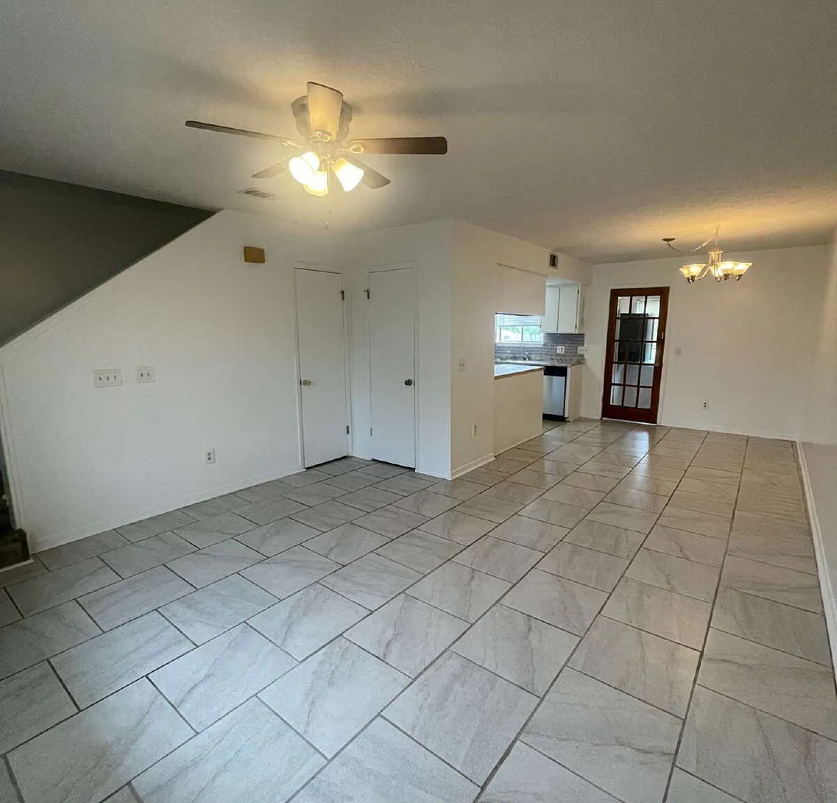 2 bed, 1.5 bath, 970 sqft, $1,400 — Photo 3