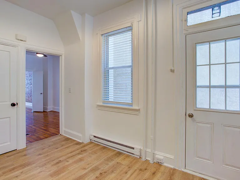 329 E Chestnut St #1 — Photo 14