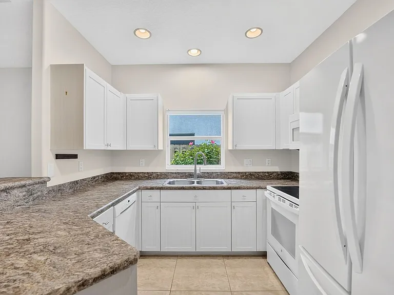 506 Tyler Ave — Photo 10
