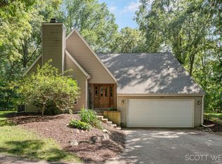 741 Hillside Ct SE, Lowell, MI 49331