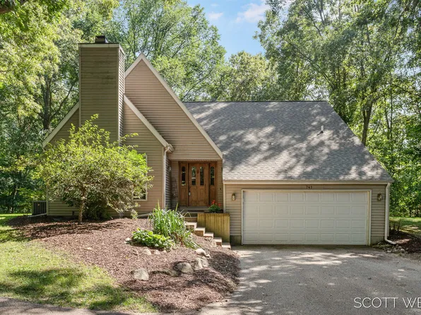 741 Hillside Ct SE, Lowell, MI 49331