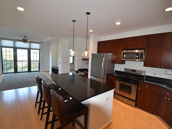 5th image of 444 W Broad St Unit 530