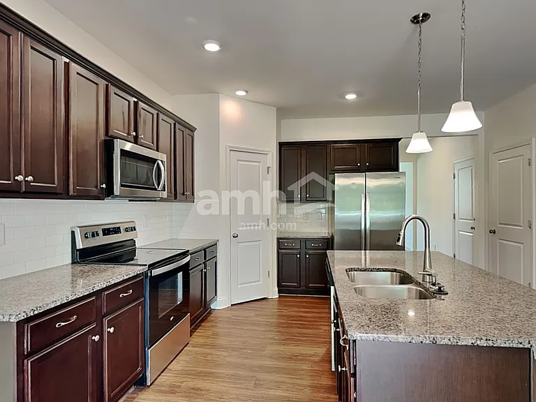 5125 Franks Creek Way — Photo 3