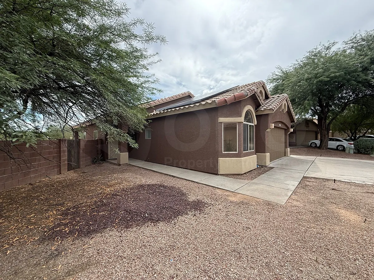 4 bed, 2.0 bath, 1521 sqft, $1,999 — Photo 2