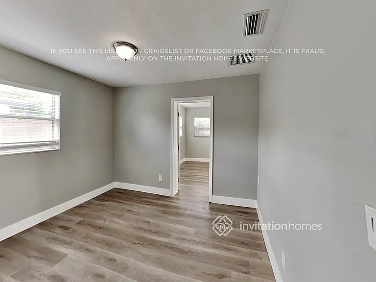 310 93rd Ave N — Photo 15