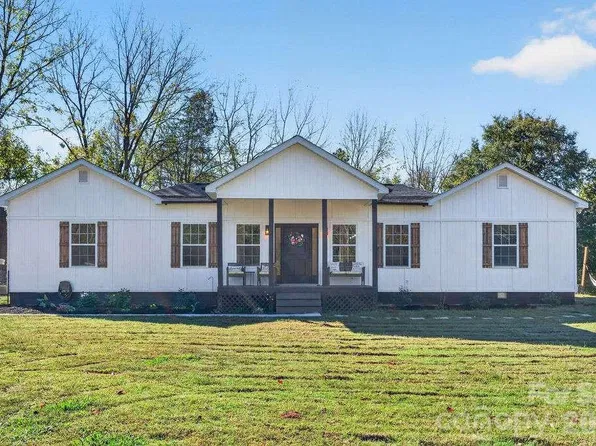 1347 Crossland Rd, Clover, SC 29710