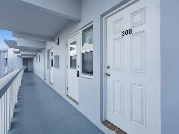 2200 Park Ln, Hollywood, FL