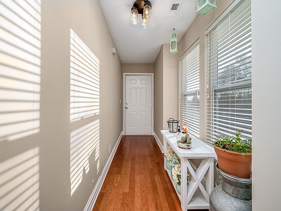 2nd image of 4220 Aurora Cir