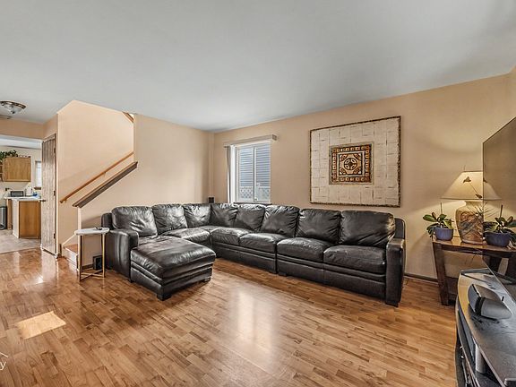 4th image of 229 Churchill Ct