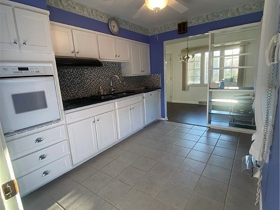 3rd image of 370 Hickory Dr