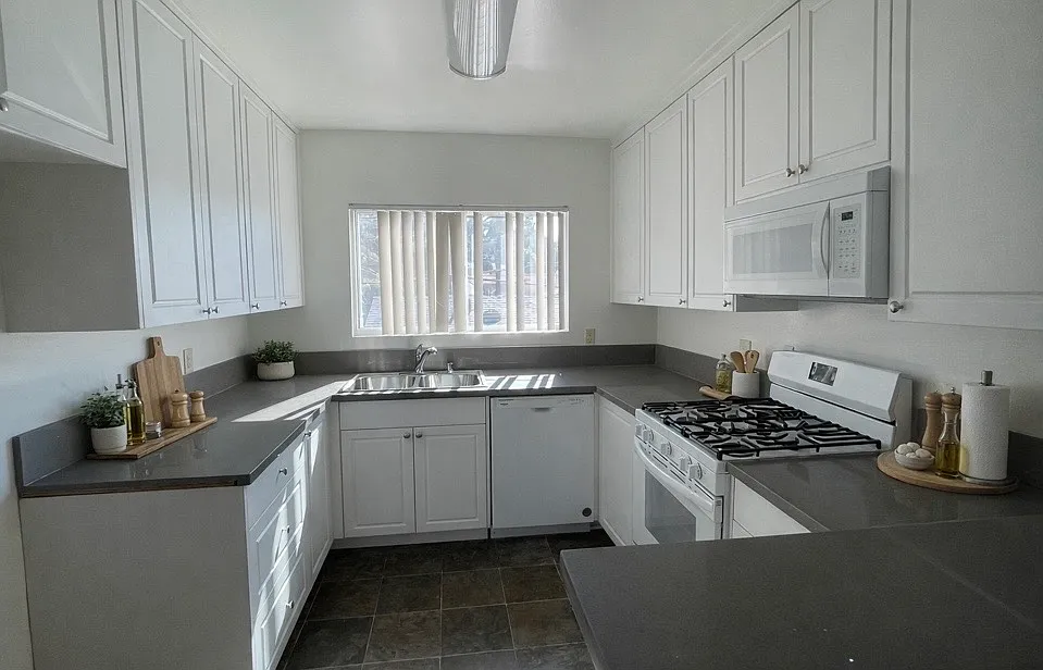 Boynton Hill Apartments