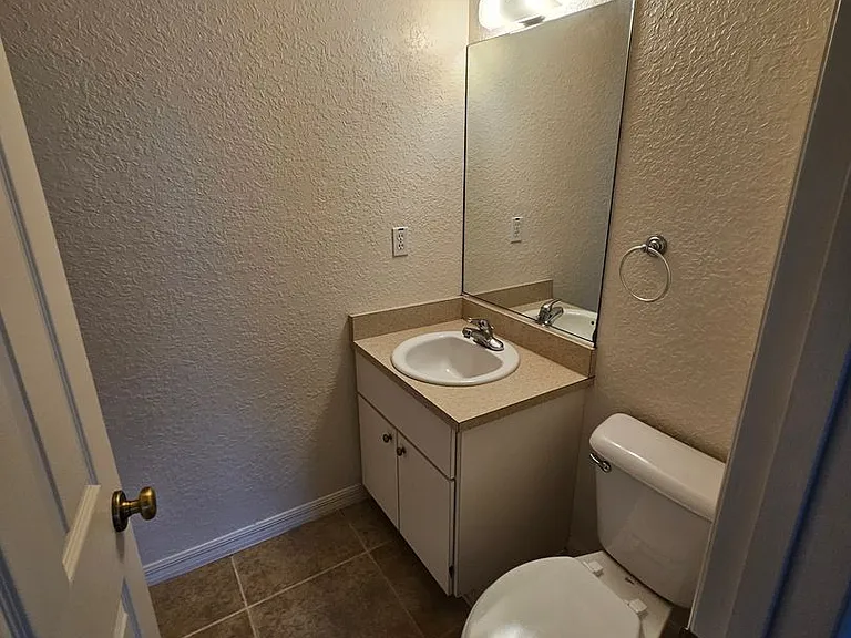 531 NE 28th Ave #200 — Photo 7