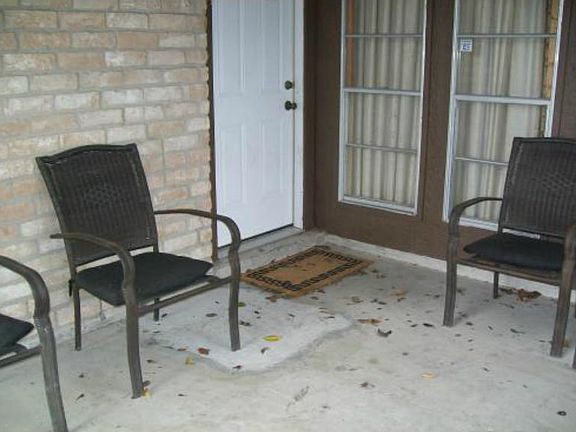 5th image of 8129 Douglas Dr