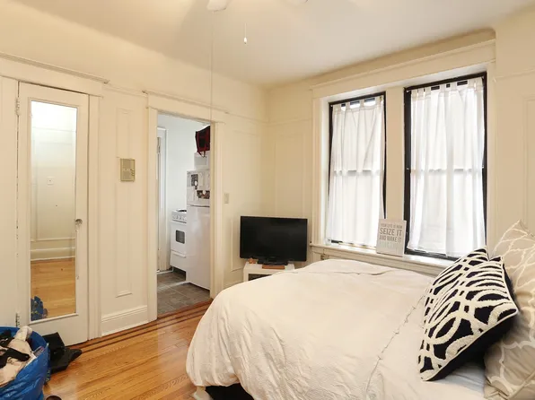 49 Willow Street 2H image 1 of 4