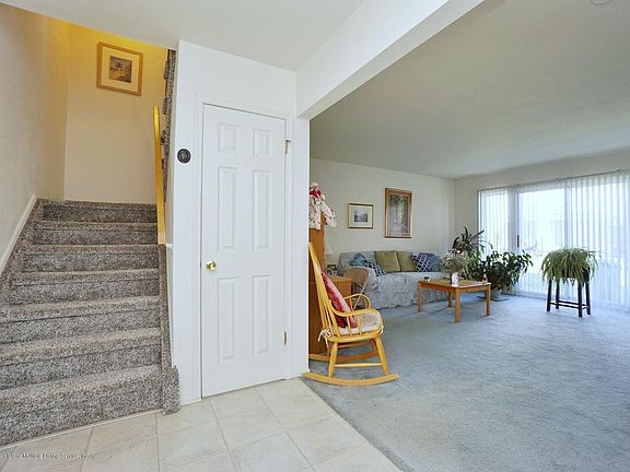 4th image of 97 Indale Ave