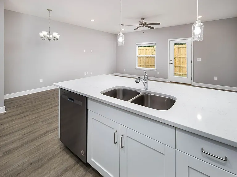 319 Carmel Dr #15 — Photo 8