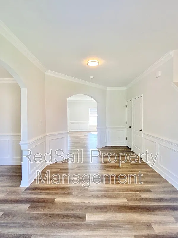 4 bed, 2.5 bath, 2910 sqft, $3,370 — Photo 2