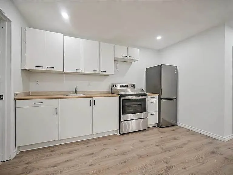 81 Marion St #BASEMENT — Photo 11