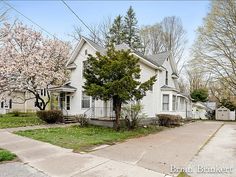 106 W Main St — Photo 2