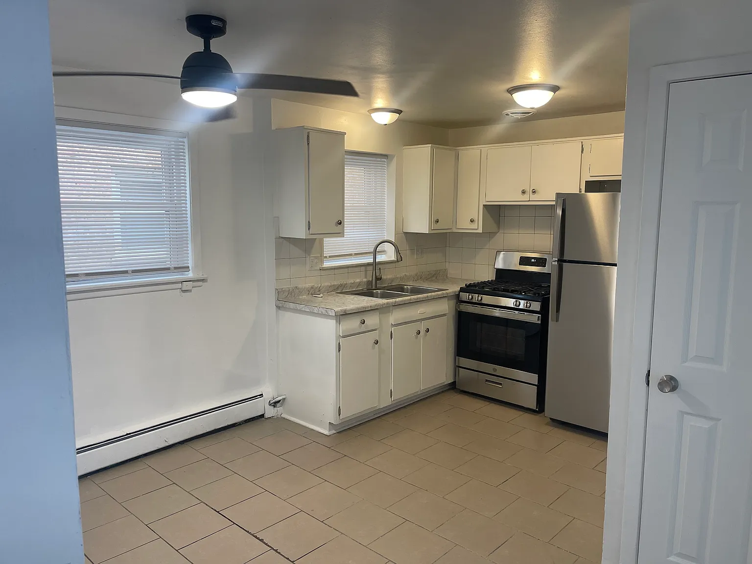 2 bed, 980 sqft, $1,500 — Photo 2