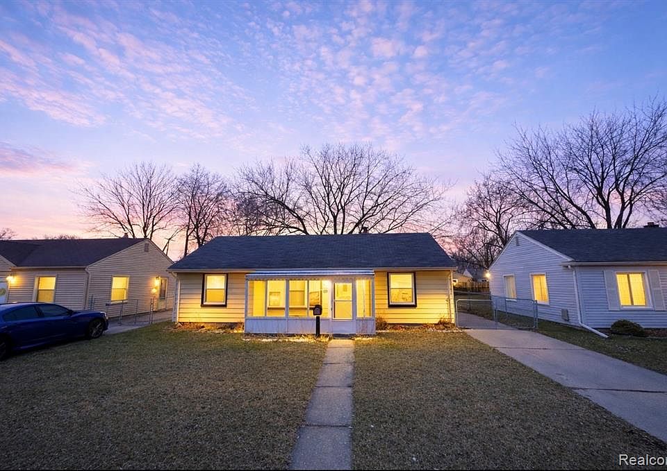 1st image of 26641 Ridgemont St