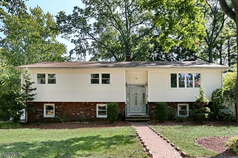 1st image of 16 Lafayette Pl #1X